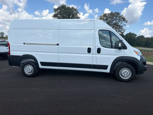 Used 2026 RAM ProMaster 2500 w/ Convenience Group FWD image 4