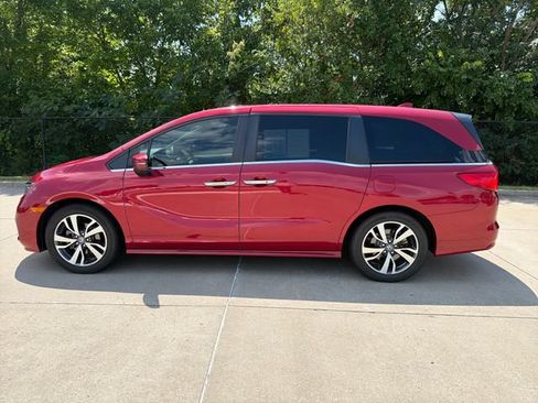 Used 2022 Honda Odyssey Touring image 2
