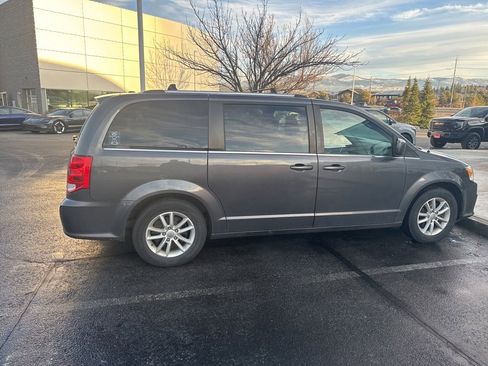 Used 2019 Dodge Grand Caravan SXT image 2
