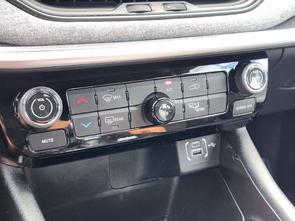 Used 2023 Jeep Compass Latitude AWD/4WD image 20