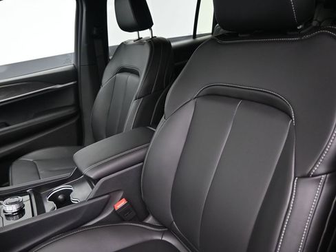 New 2025 Jeep Grand Cherokee L Limited w/ Black Appearance Package RWD image 31