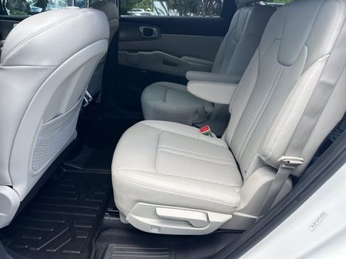 Certified 2023 Kia Sorento SX Prestige w/ Panoramic Sunroof Package AWD/4WD image 25