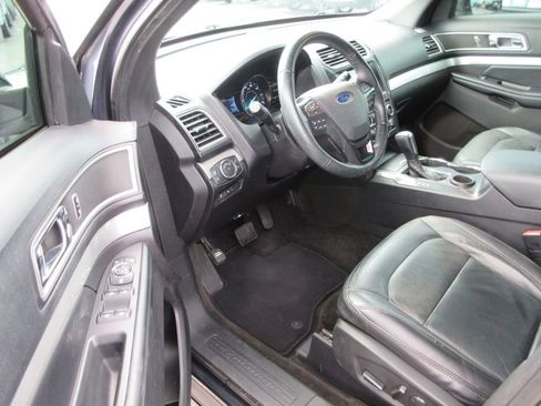 Used 2017 Ford Explorer XLT w/ Equipment Group 202A FWD image 12