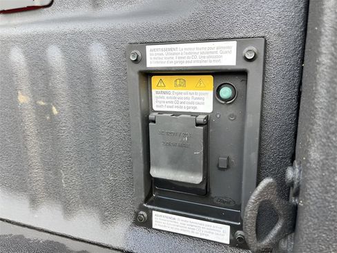 Used 2023 Ford F350 Lariat w/ Chrome Package image 9