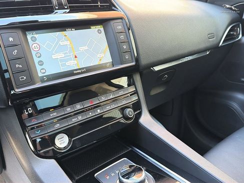 Used 2017 Jaguar F-PACE Premium AWD/4WD image 20