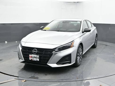 Used 2024 Nissan Altima 2.5 SV FWD image 5