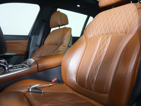 Used 2022 BMW X7 xDrive40i w/ M Sport Package image 11