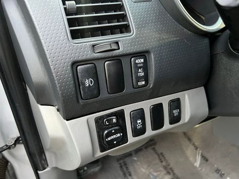 Used 2010 Toyota Tacoma Base image 28