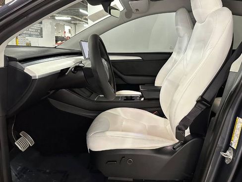 Used 2023 Tesla Model Y Performance AWD/4WD image 13