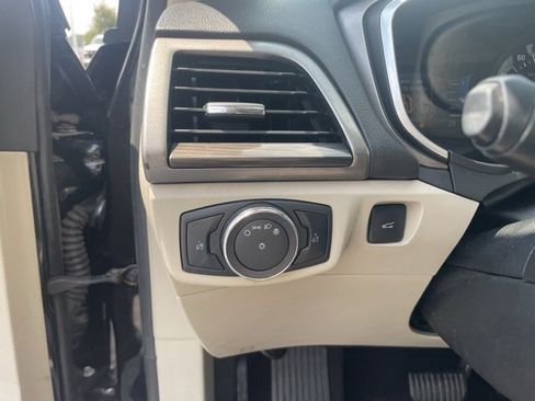 Used 2019 Ford Fusion SEL image 18