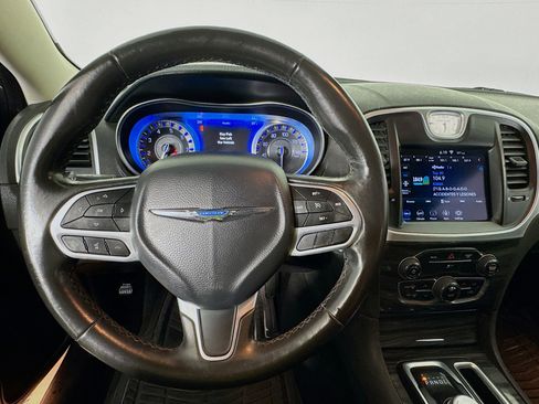 Used 2020 Chrysler 300 Touring w/ Chrome Appearance Package RWD image 11