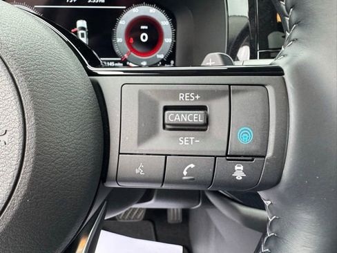 Used 2025 Nissan Pathfinder Platinum FWD image 17