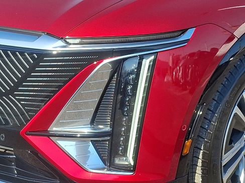 Used 2024 Cadillac Lyriq Luxury image 10