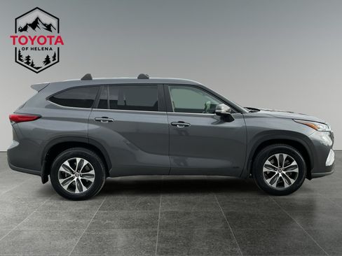 Used 2023 Toyota Highlander XLE AWD/4WD image 6