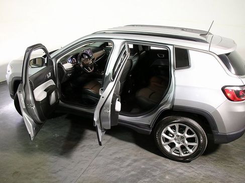 Used 2022 Jeep Compass Latitude image 5
