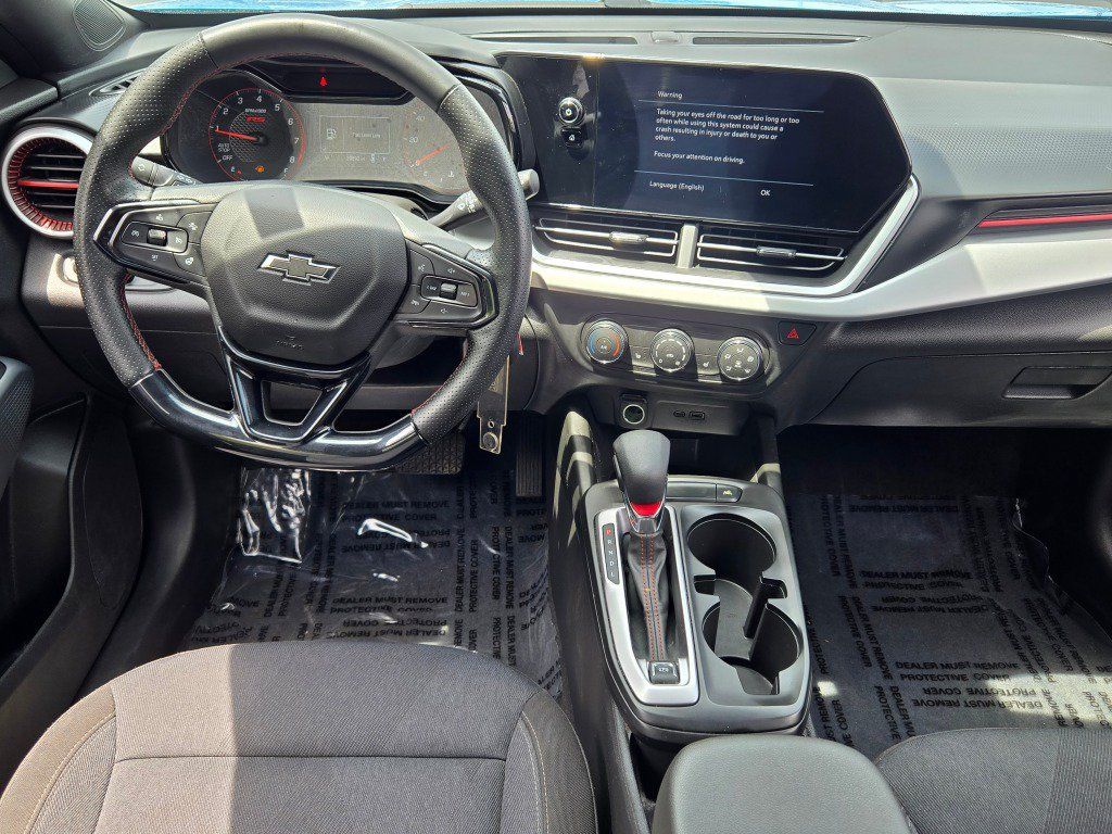 Used 2025 Chevrolet Trax RS FWD image 16