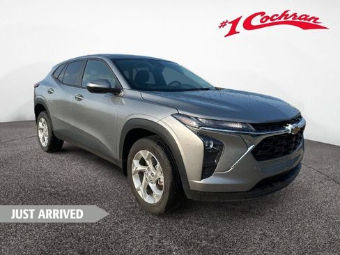 Used 2025 Chevrolet Trax LS w/ LS Convenience Package FWD image 1