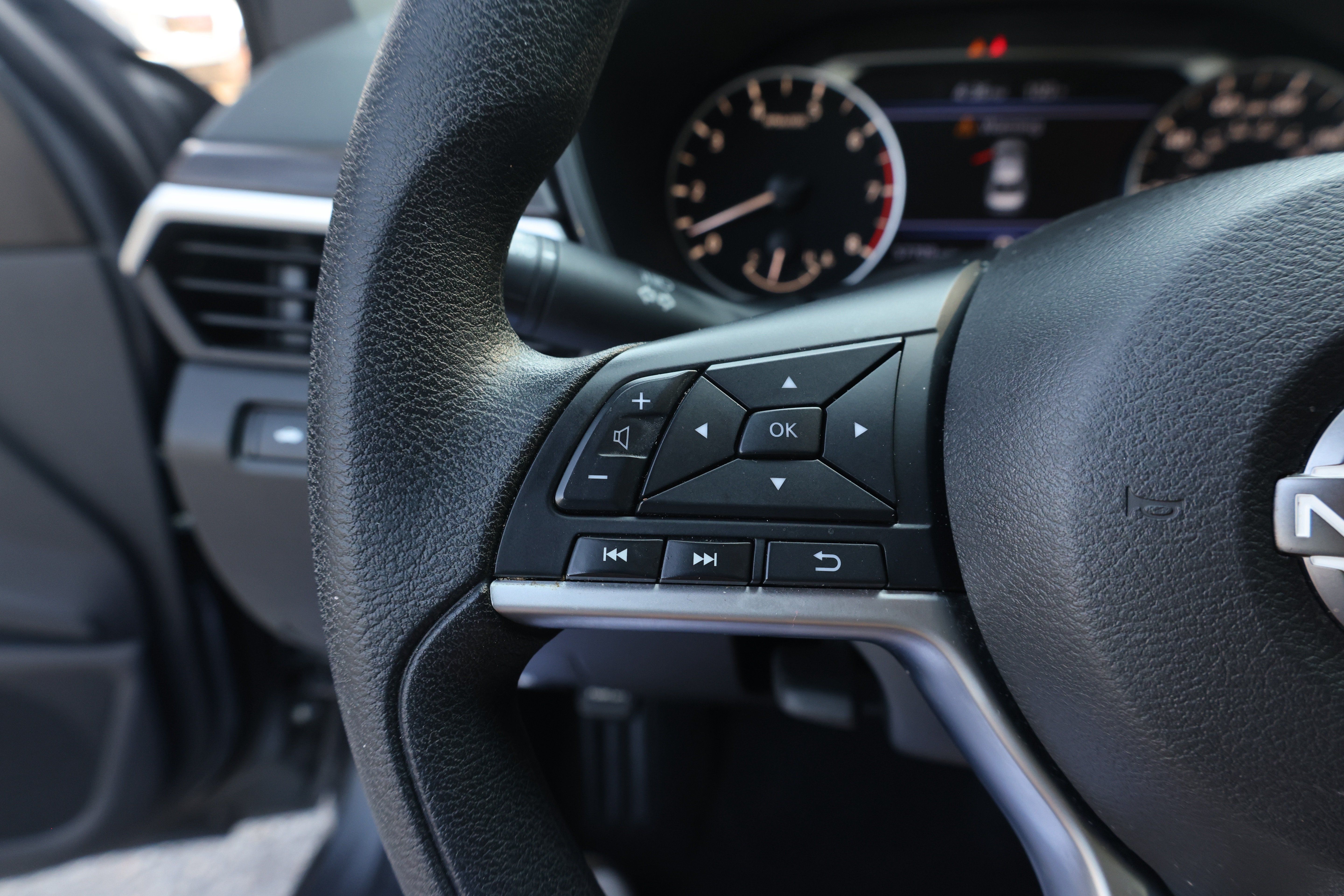 Used 2025 Nissan Altima 2.5 SV FWD image 22