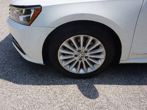 Used 2016 Volkswagen Passat 1.8T SE image 9