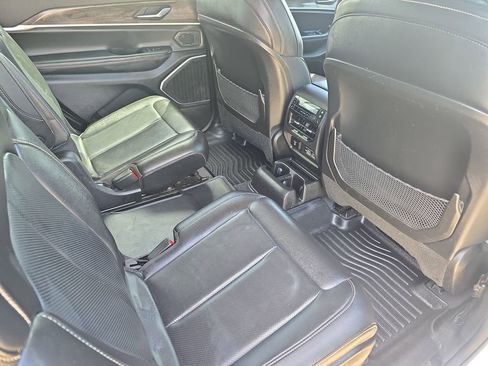 Used 2023 Jeep Grand Cherokee L Limited w/ Luxury Tech Group II AWD/4WD image 11