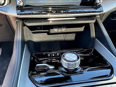 New 2026 Jeep Grand Wagoneer Limited AWD/4WD image 19