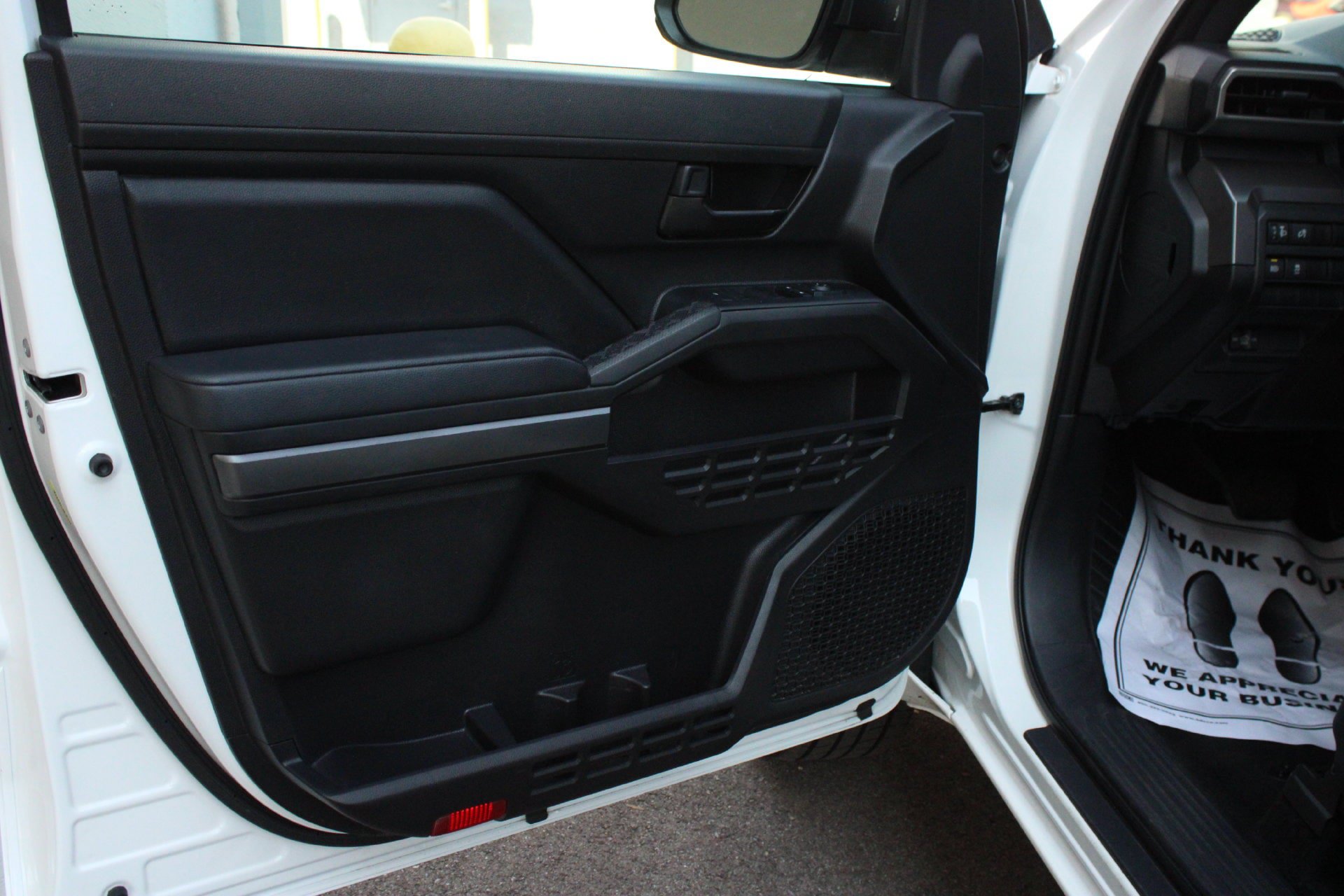 Used 2025 Toyota Tacoma SR5 AWD/4WD image 11