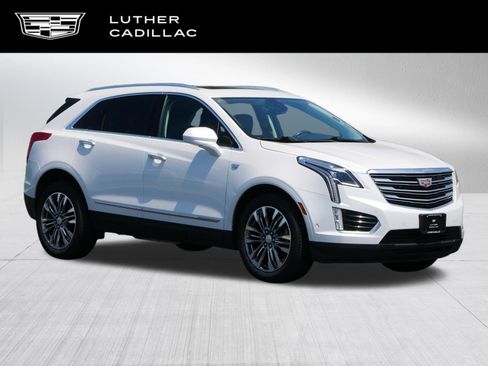Used 2017 Cadillac XT5 Premium Luxury w/ Driver Assist Package AWD/4WD image 1