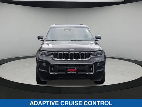 Used 2023 Jeep Grand Cherokee Overland w/ Luxury Tech Group IV AWD/4WD image 9