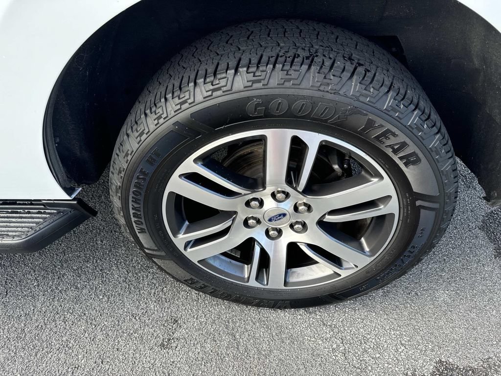 Used 2024 Ford Expedition Limited AWD/4WD image 11