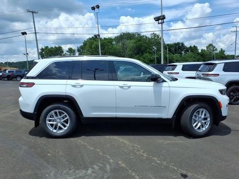 New 2026 Jeep Grand Cherokee Laredo AWD/4WD image 2