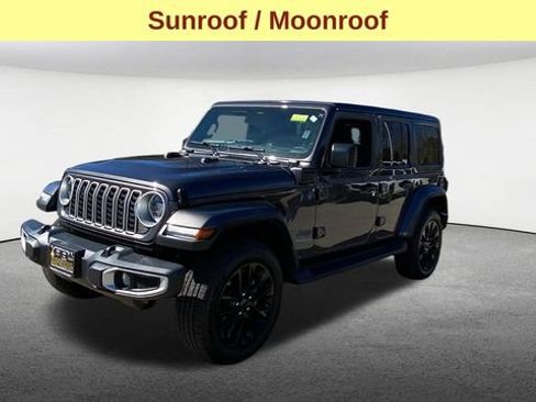 Used 2025 Jeep Wrangler Unlimited Sahara AWD/4WD image 4