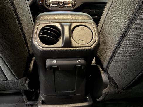 Used 2024 Jeep Wrangler Unlimited image 36