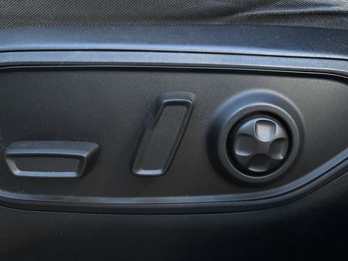 Used 2023 Jeep Grand Cherokee L Laredo image 17