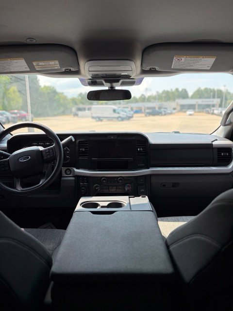 Used 2025 Ford F250 XLT w/ F-250 >10K GVWR Package AWD/4WD image 19