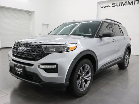 Used 2021 Ford Explorer XLT w/ Equipment Group 202A AWD/4WD image 6