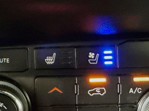 Used 2023 Dodge Durango R/T image 25