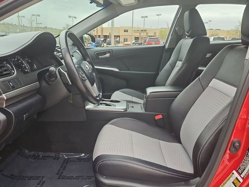 Used 2013 Toyota Camry SE image 16