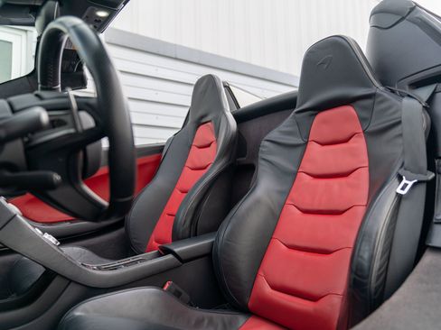 Used 2016 McLaren 650S Spider RWD image 22