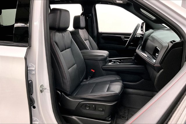 Used 2025 Chevrolet Tahoe RST w/ Comfort Package AWD/4WD image 8