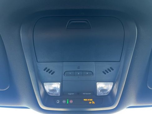 Used 2024 Buick Enclave Essence w/ LPO, Touring Package image 32