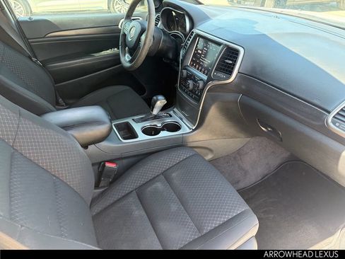 Used 2018 Jeep Grand Cherokee Laredo RWD image 32