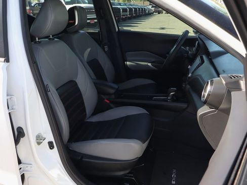 Used 2023 Nissan Kicks SR w/ SR Premium Package FWD image 41