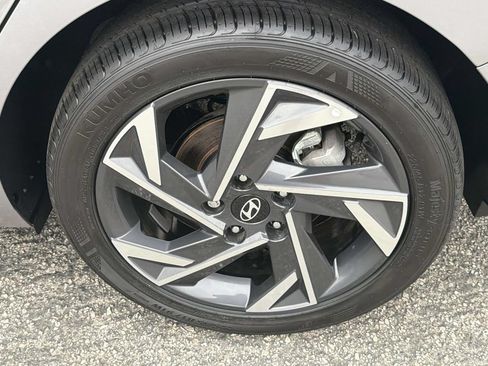 Used 2025 Hyundai Elantra Sport FWD image 30