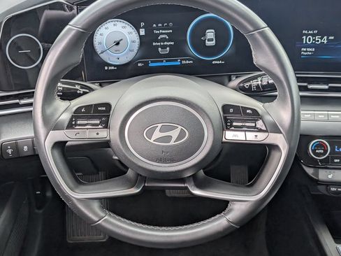 Used 2025 Hyundai Elantra Limited FWD image 11