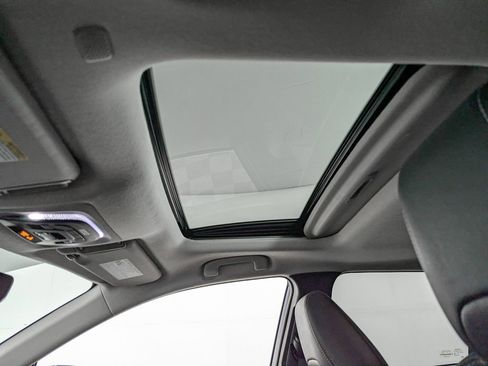 Certified 2022 Toyota Corolla Cross XLE image 17