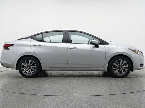 Used 2025 Nissan Versa SV image 11