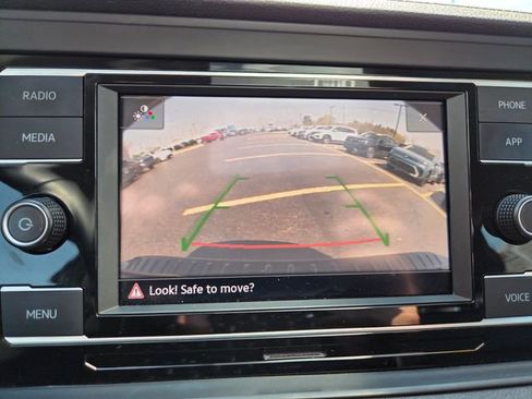 Certified 2023 Volkswagen Jetta SE w/ Panoramic Sunroof Package FWD image 19