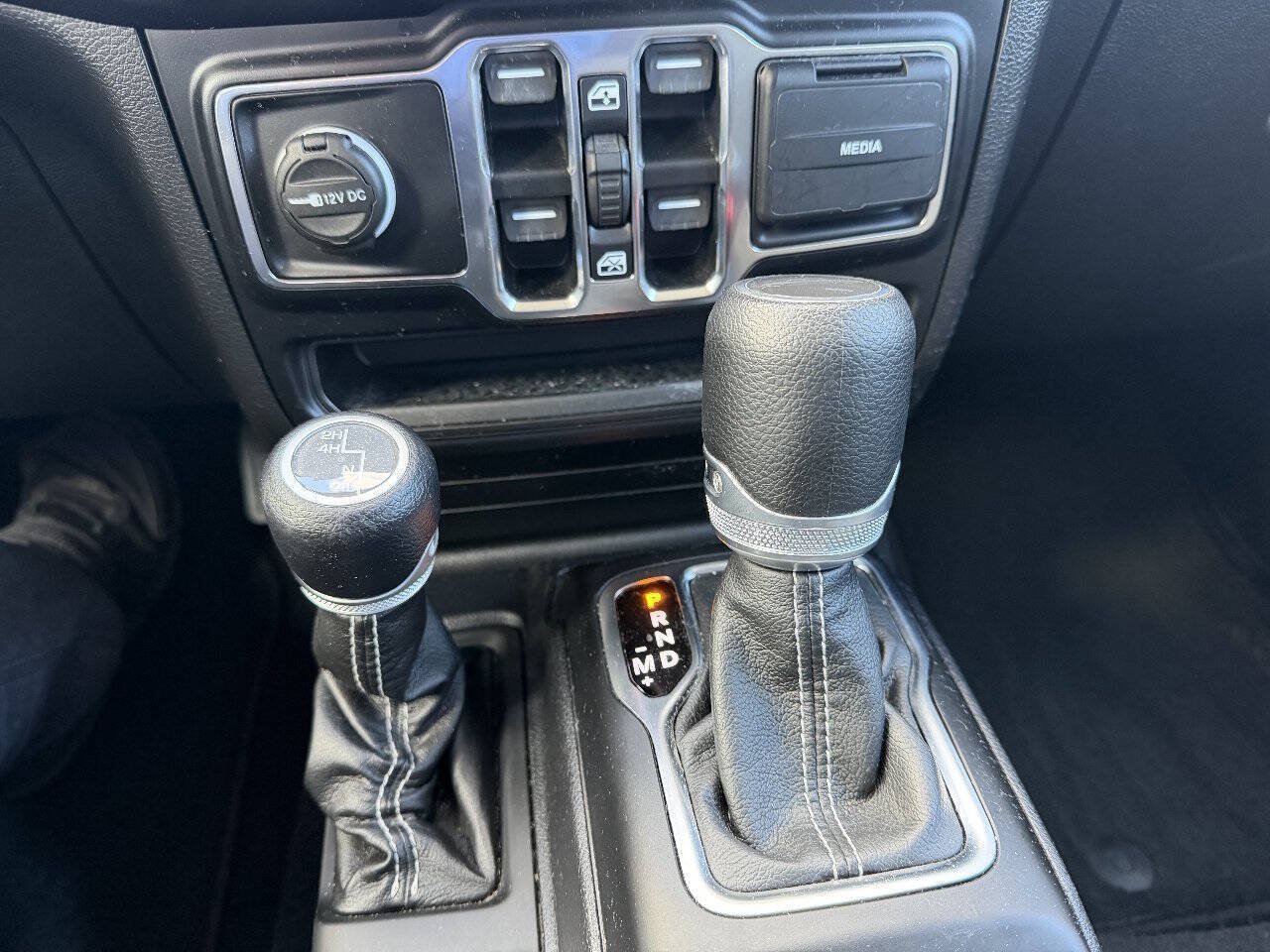Used 2021 Jeep Gladiator Overland AWD/4WD image 18