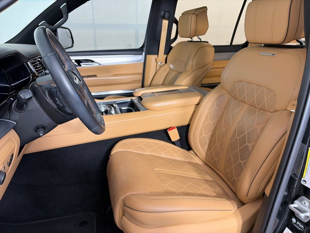 Used 2023 Jeep Grand Wagoneer Series III AWD/4WD image 11