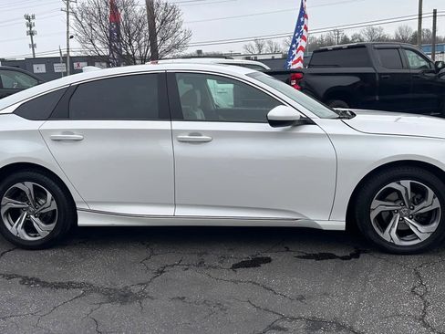 Used 2018 Honda Accord EX image 4